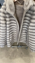 Carica l'immagine nel visualizzatore di Gallery, Eco pelliccia