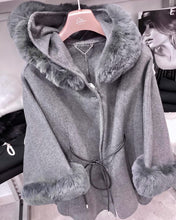 Carica l'immagine nel visualizzatore di Gallery, Mantella