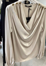 Carica l'immagine nel visualizzatore di Gallery, Blusa