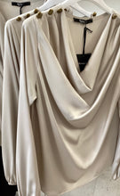 Carica l'immagine nel visualizzatore di Gallery, Blusa