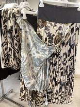 Carica l'immagine nel visualizzatore di Gallery, Gonna lunga