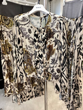 Carica l'immagine nel visualizzatore di Gallery, Blusa