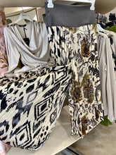 Carica l'immagine nel visualizzatore di Gallery, Gonna lunga