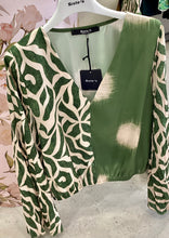 Carica l'immagine nel visualizzatore di Gallery, Blusa