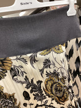 Carica l'immagine nel visualizzatore di Gallery, Gonna plissettata