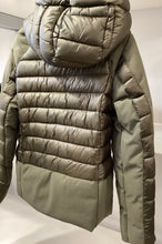 Carica l'immagine nel visualizzatore di Gallery, Giubbotto