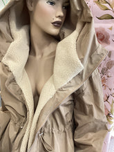 Carica l'immagine nel visualizzatore di Gallery, Giaccone Parka