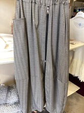 Carica l'immagine nel visualizzatore di Gallery, Gonna moda