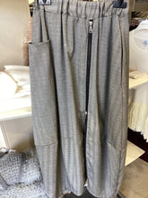 Carica l'immagine nel visualizzatore di Gallery, Gonna moda