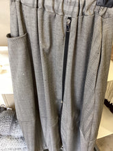 Carica l'immagine nel visualizzatore di Gallery, Gonna moda