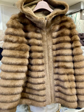 Carica l'immagine nel visualizzatore di Gallery, Eco Pelliccia