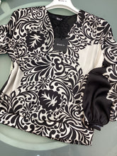 Carica l'immagine nel visualizzatore di Gallery, Blusa