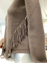 Carica l'immagine nel visualizzatore di Gallery, Maglia con frange
