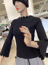 Carica l&#39;immagine nel visualizzatore di Gallery, Maglie

