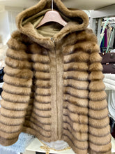 Carica l&#39;immagine nel visualizzatore di Gallery, Eco Pelliccia
