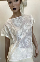 Carica l'immagine nel visualizzatore di Gallery, Blusa
