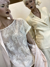 Carica l'immagine nel visualizzatore di Gallery, Blusa
